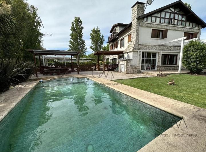 Casa · 380m² · 6 Ambientes