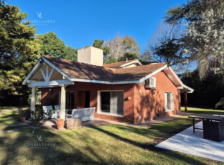 Casa · 221m² · 5 Ambientes · 1 Cochera
