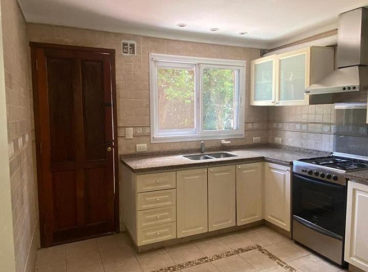 Casa · 130m² · 4 Ambientes · 2 Cocheras
