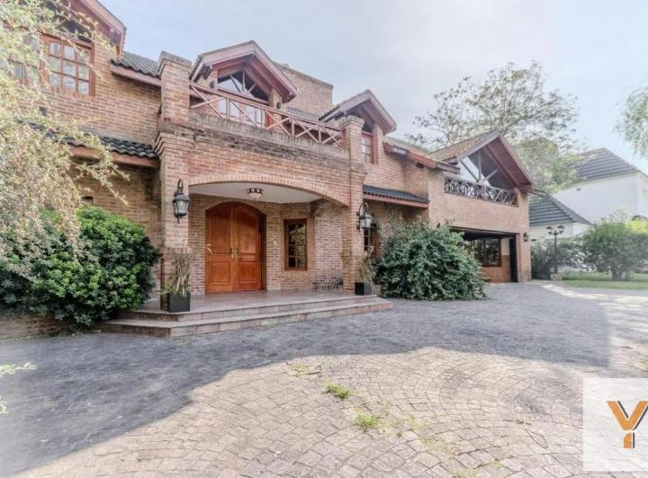 Casa · 375m² · 9 Ambientes