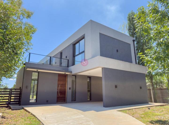 Casa · 180m² · 5 Ambientes · 1 Cochera