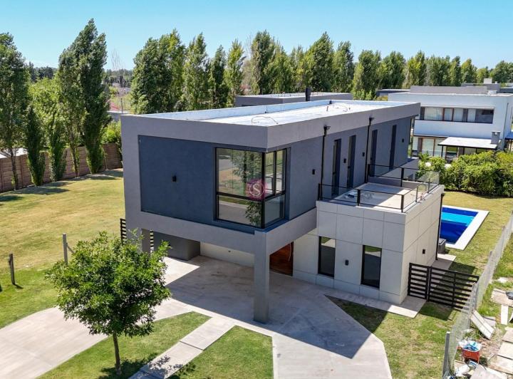 Casa · 189m² · 4 Ambientes · 1 Cochera