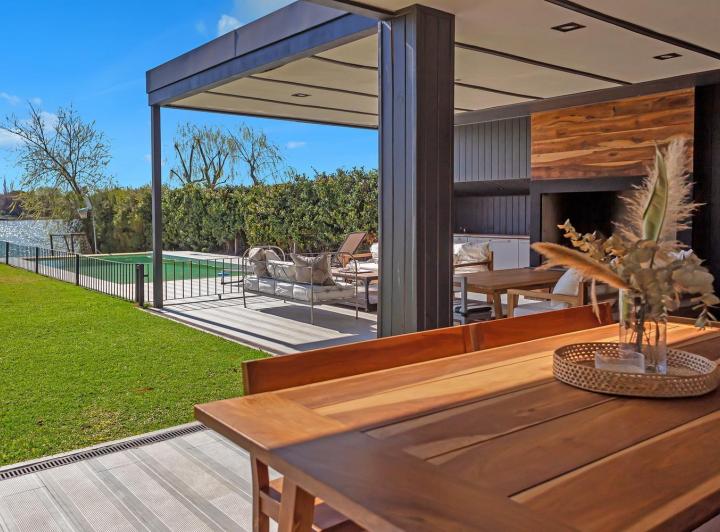 Casa · 400m² · 7 Ambientes · 2 Cocheras