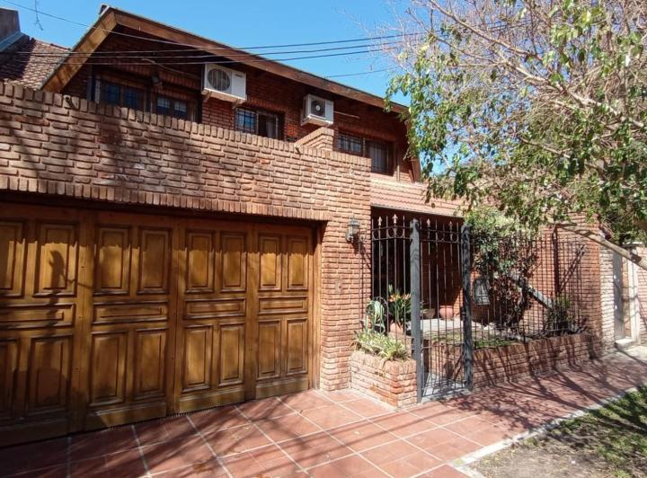 Casa · 271m² · 5 Ambientes · 2 Cocheras