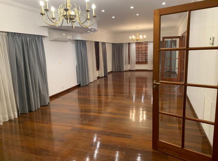 Casa · 450m² · 4 Dormitorios · 2 Cocheras
