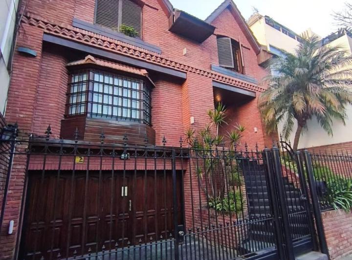 Casa · 450m² · 4 Dormitorios · 4 Cocheras