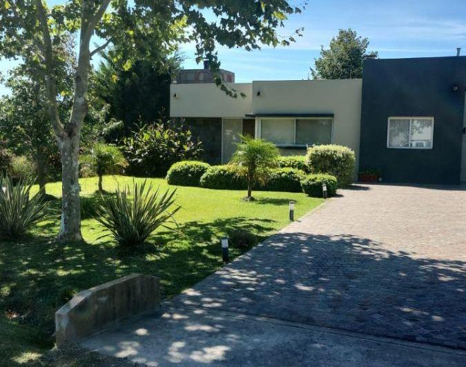 Casa · 170m² · 5 Ambientes · 2 Cocheras