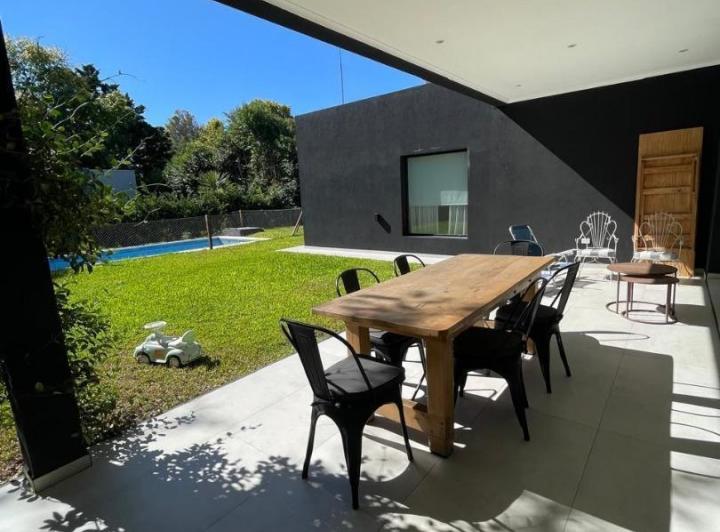 Casa · 162m² · 4 Ambientes · 1 Cochera
