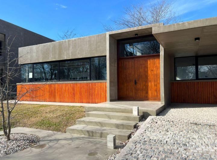 Casa · 222m² · 4 Ambientes · 2 Cocheras