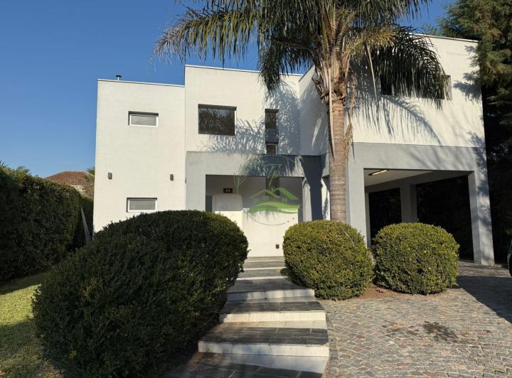 Casa · 190m² · 5 Ambientes · 1 Cochera