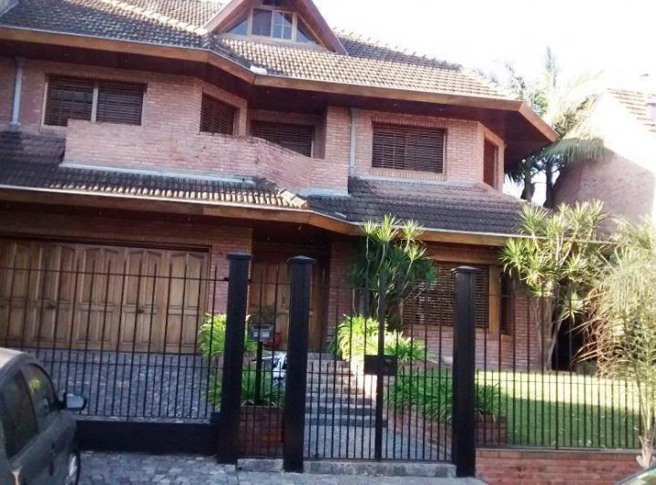 Casa · 480m² · 6 Dormitorios
