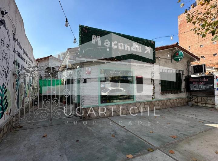 Casa · 180m² · 3 Ambientes · 2 Cocheras