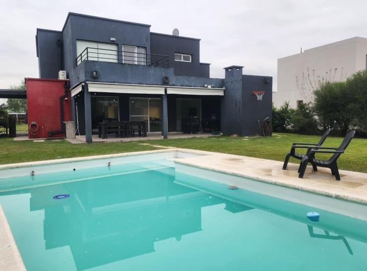 Casa · 160m² · 4 Ambientes · 2 Cocheras
