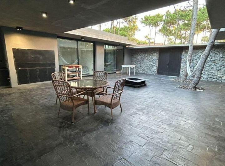 Casa · 262m² · 6 Ambientes · 1 Cochera
