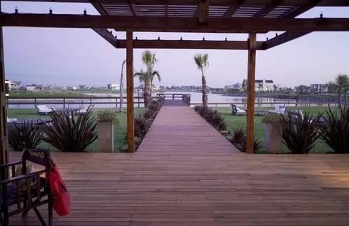 Casa · 260m² · 5 Ambientes · 2 Cocheras