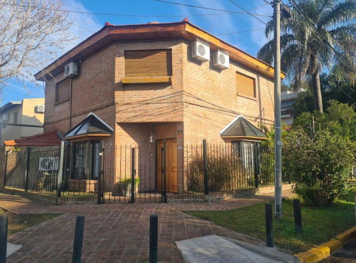 Casa · 157m² · 6 Ambientes · 2 Cocheras