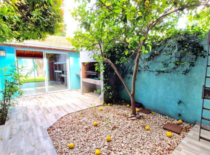 Casa · 85m² · 4 Ambientes · 2 Cocheras
