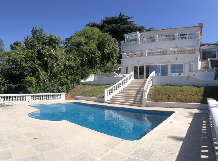 Casa · 750m² · 6 Ambientes · 1 Cochera