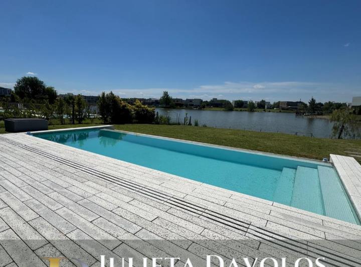 Casa · 197m² · 5 Ambientes · 4 Cocheras
