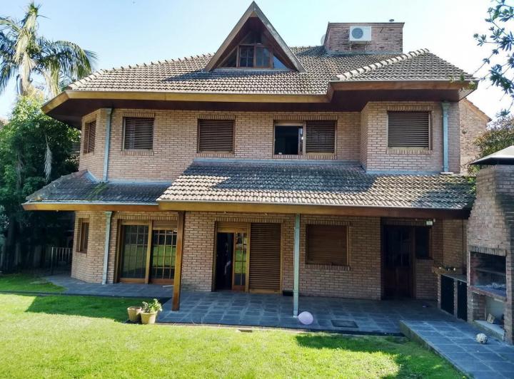 Casa · 480m² · 6 Dormitorios