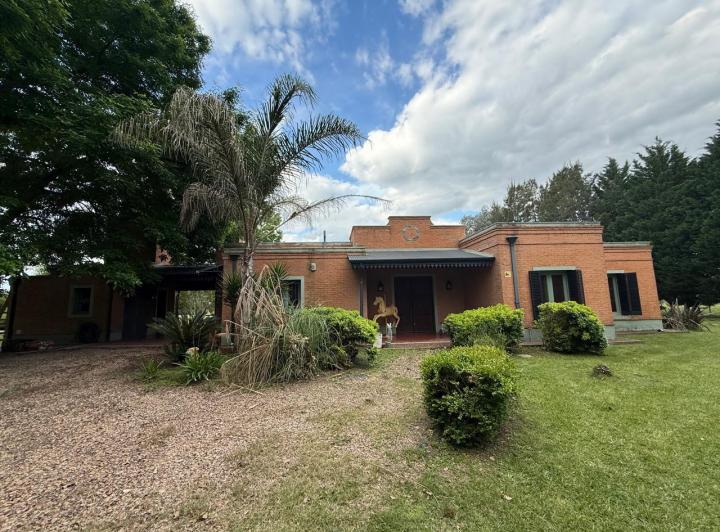 Casa · 260m² · 4 Ambientes · 1 Cochera