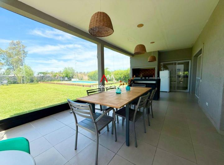 Casa · 130m² · 4 Ambientes · 3 Cocheras