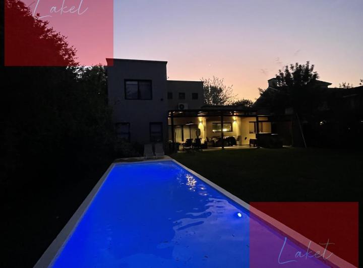 Casa · 250m² · 5 Ambientes · 6 Cocheras