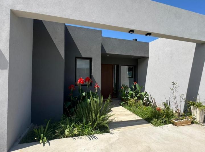Casa · 150m² · 4 Ambientes · 2 Cocheras