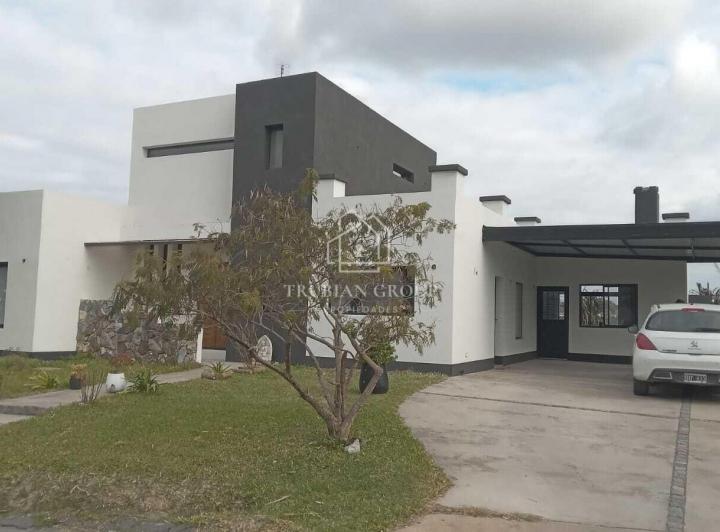 Casa · 180m² · 5 Ambientes · 2 Cocheras