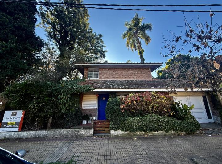 Casa · 250m² · 6 Ambientes · 1 Cochera