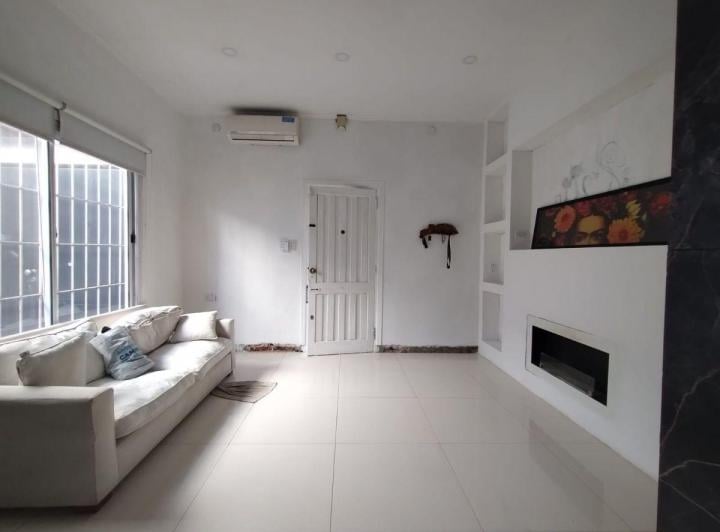 Casa · 242m² · 4 Ambientes · 1 Cochera
