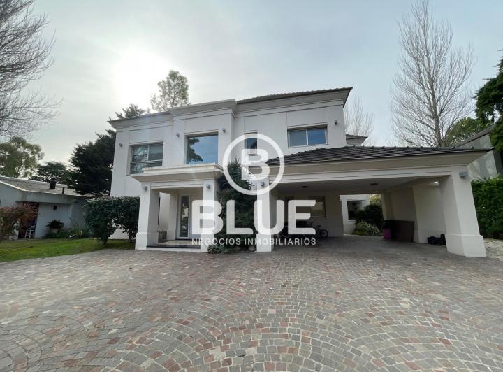 Casa · 450m² · 6 Ambientes · 2 Cocheras