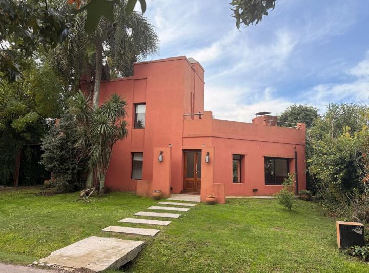 Casa · 119m² · 4 Ambientes · 2 Cocheras