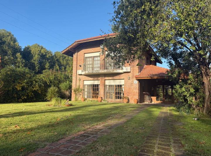 Casa · 120m² · 5 Ambientes · 1 Cochera