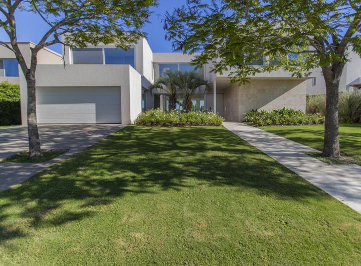Casa · 537m² · 5 Ambientes · 2 Cocheras
