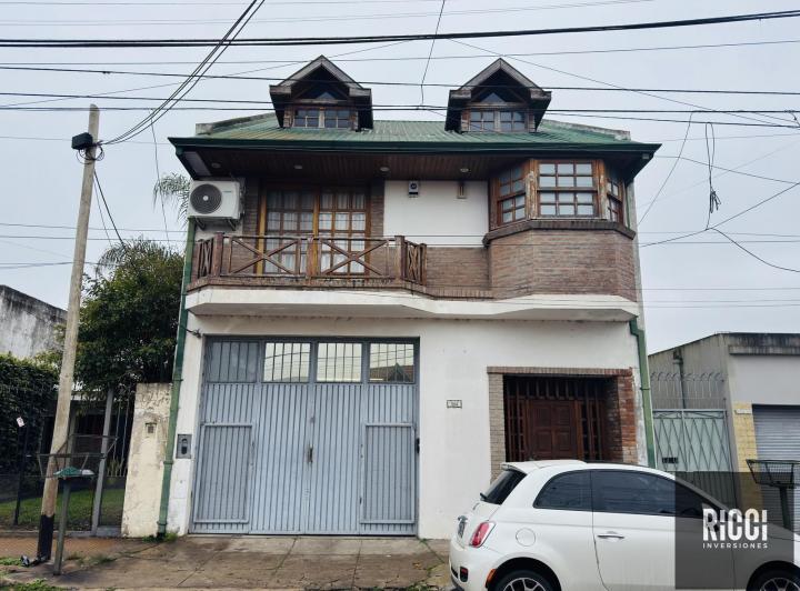 Casa · 332m² · 4 Ambientes · 3 Cocheras