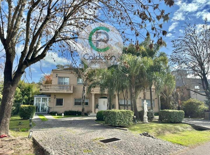 Casa · 350m² · 6 Ambientes