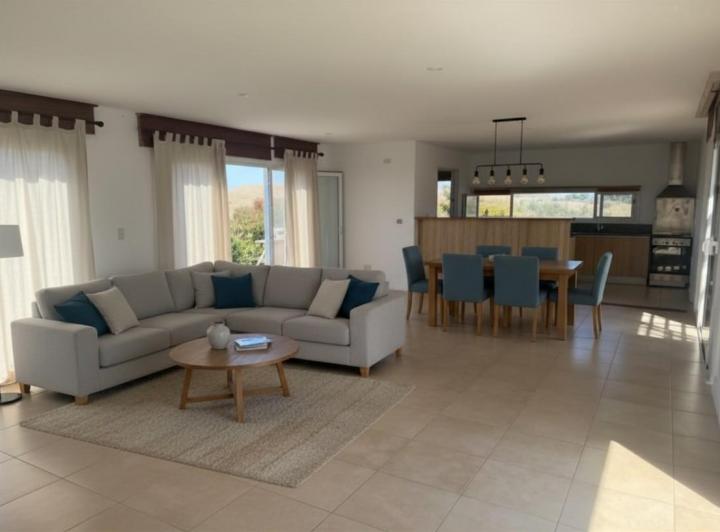 Casa · 155m² · 4 Ambientes · 2 Cocheras