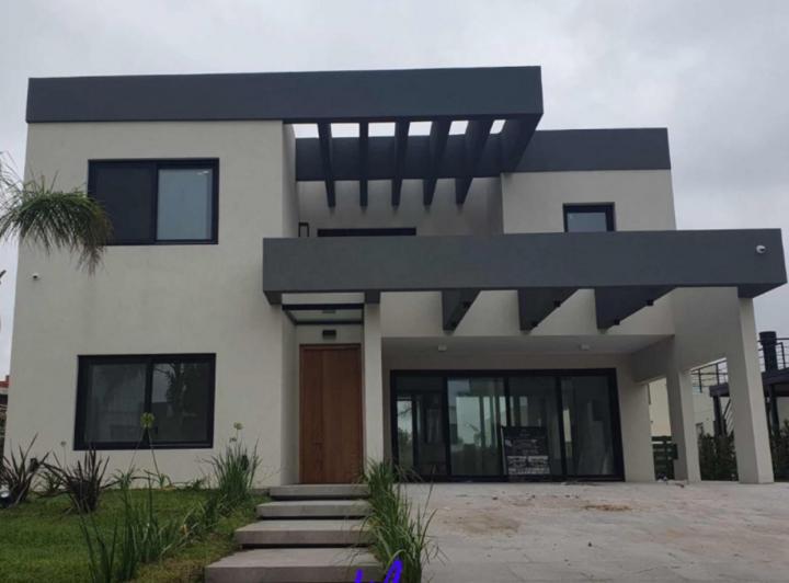 Casa · 500m² · 4 Dormitorios · 5 Cocheras