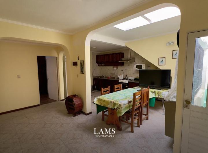 Casa · 4 Ambientes · 1 Cochera