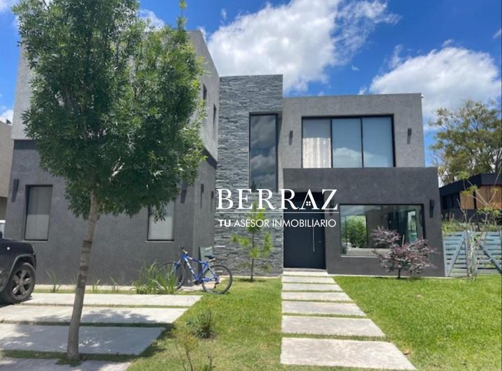 Casa · 260m² · 5 Ambientes · 2 Cocheras