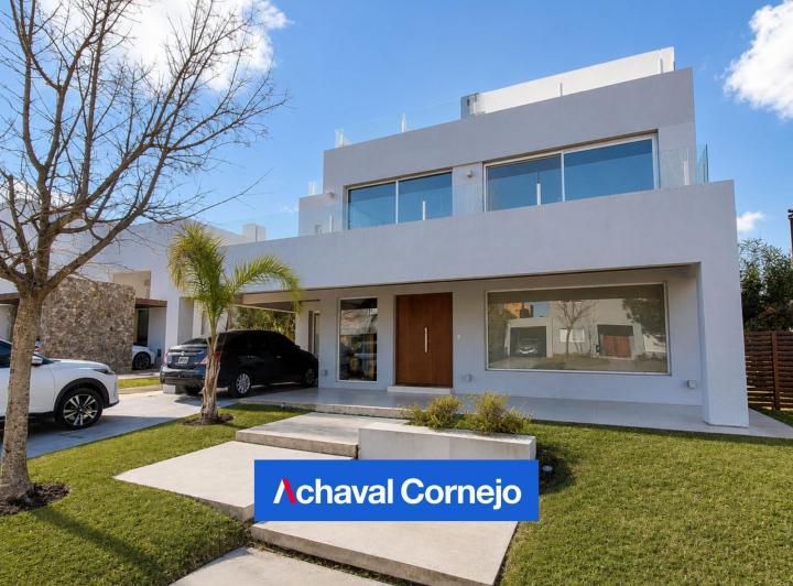 Casa · 267m² · 7 Ambientes · 4 Cocheras