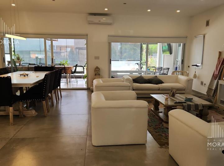 Casa · 280m² · 7 Ambientes · 1 Cochera