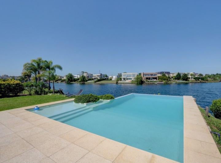 Casa · 311m² · 5 Ambientes · 1 Cochera