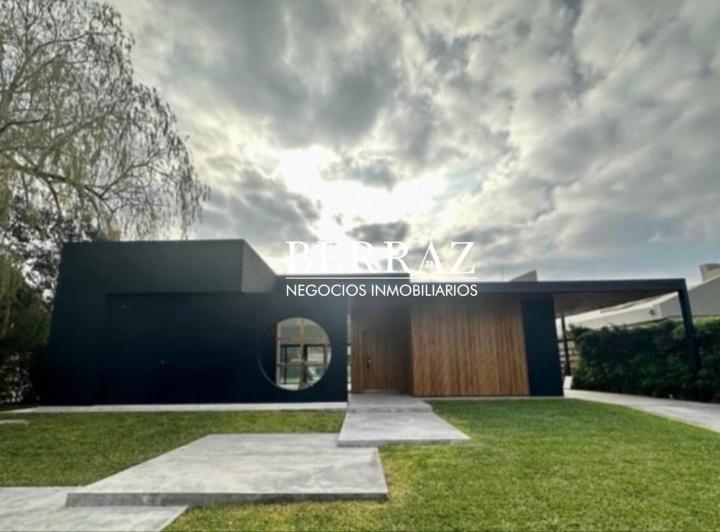 Casa · 162m² · 4 Ambientes · 2 Cocheras
