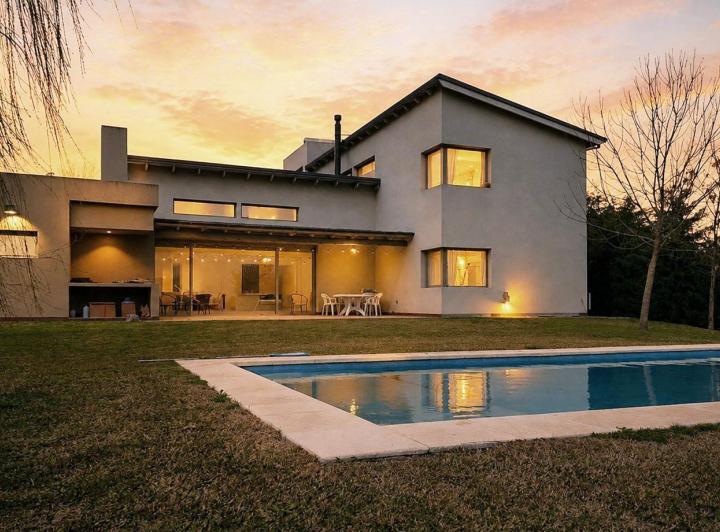 Casa · 312m² · 7 Ambientes · 3 Cocheras