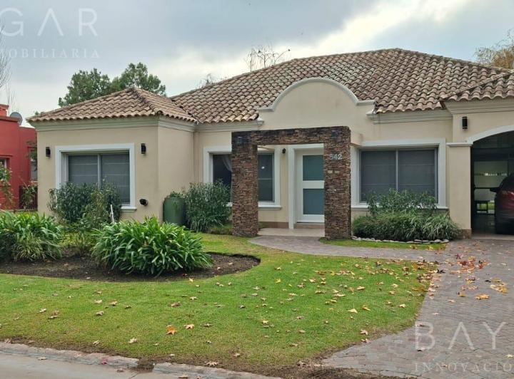Casa · 200m² · 6 Ambientes · 4 Cocheras