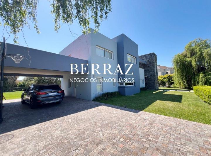 Casa · 380m² · 6 Ambientes · 4 Cocheras