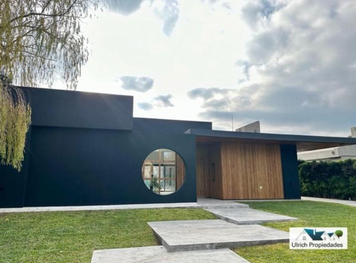 Casa · 643m² · 4 Ambientes · 1 Cochera