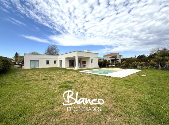 Casa · 160m² · 5 Ambientes · 2 Cocheras
